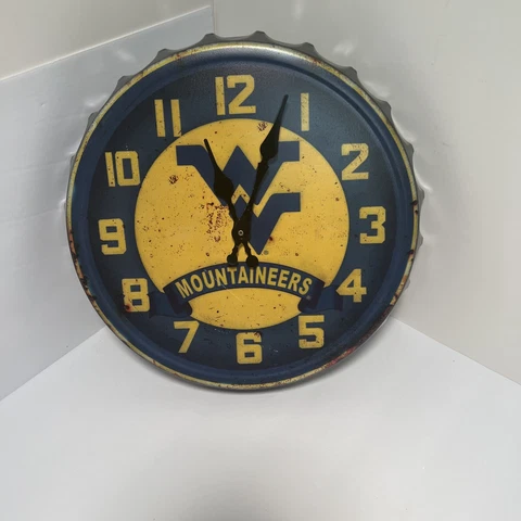 NCAA WEST VIRGINIA MOUNTAINEERS COLLEGE BOTTLE CAP WALL CLOCK. NEW IN BOX Cover