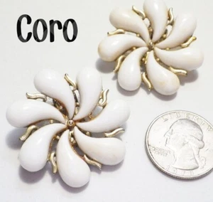 HTF Vintage Signed CORO 1920s White Milk Glass Pinwheel Clip Earrings GP 1.5" - Picture 1 of 3