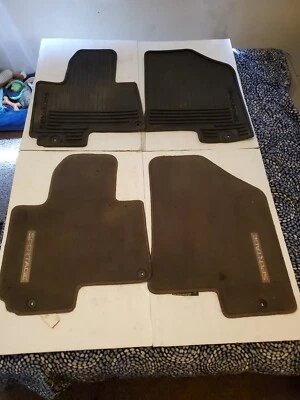 Alfombra y alfombrillas de goma delanteras izquierda y derecha KIA SPORTAGE 2011-2016  Foto 1 de 4