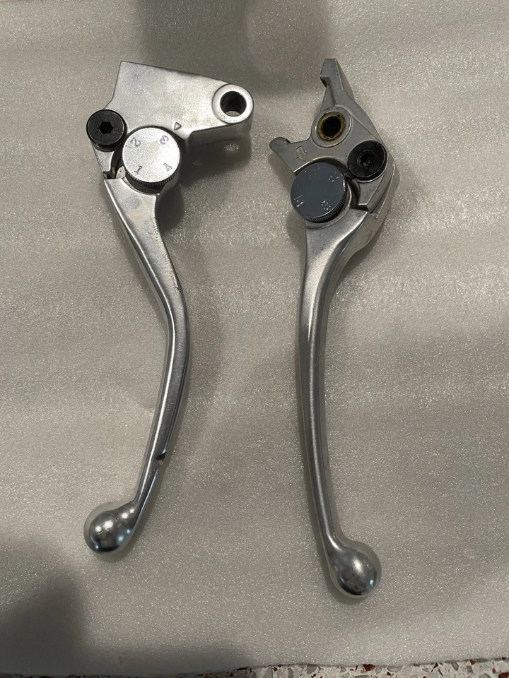 2022 Triumph Bonneville front brake and clutch levers adjustable - Imagen 1 de 4
