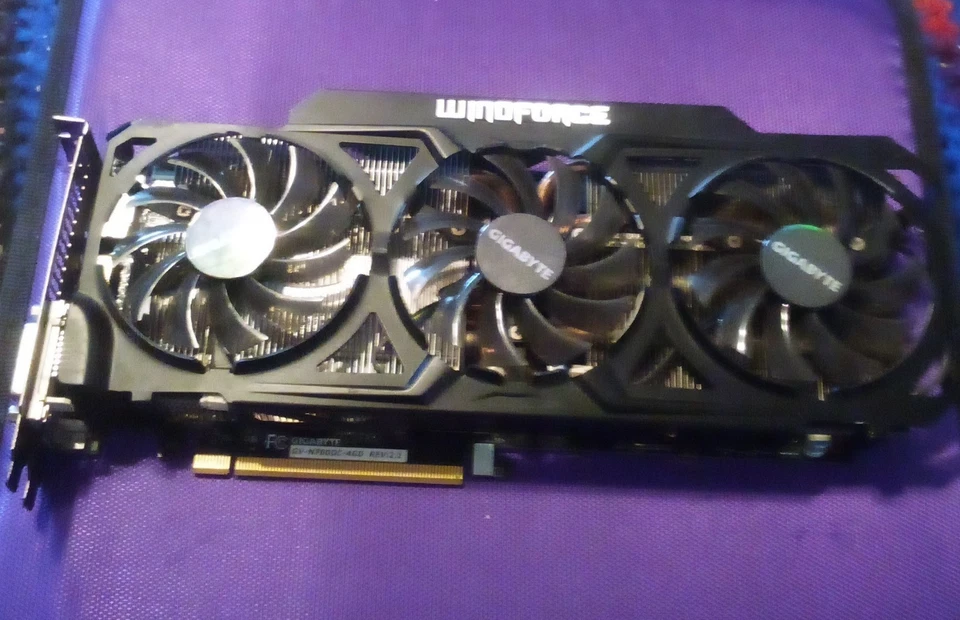 Gigabyte NVIDIA GeForce GTX 760 WINDFORCE GV-N760OC-4GD 4GB GDDR5 Graphics Card - Image 1 of 4