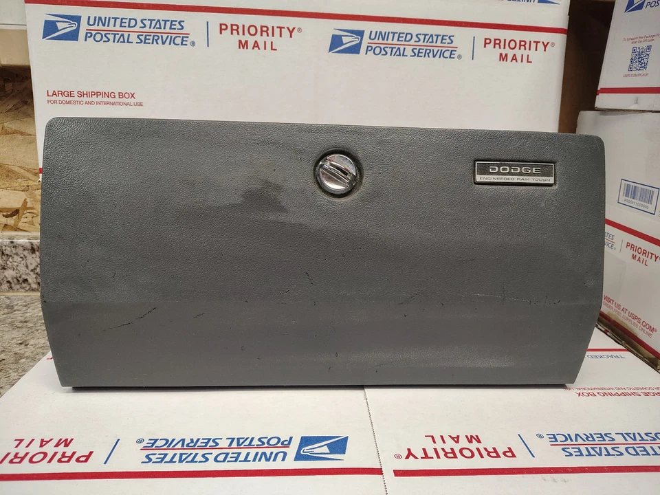 1981-1993 Dodge Ram D100 D150 D250 D350 Ram зарядное устройство грузовик перчаточный ящик OEM - Изображение 1 из 4