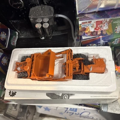 FIRST GEAR ALLIS -CHALMERS moter SCRAPER 1/50 SCALE Excellent - Image 1 of 4