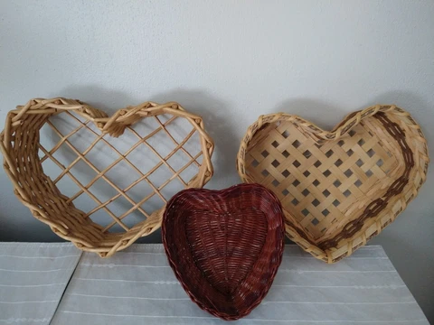 Basket Wicker Rattan Woven Heart Shaped Wall Display Storage tray crafts set 3 Cover