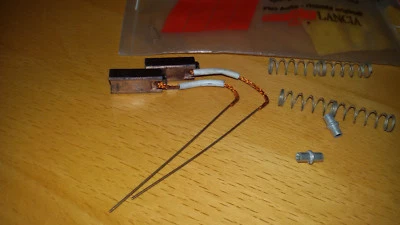 Fiat 9939709 KIT SPAZZOLA ALTERNATORE per Croma Uno Punto Tipo Delta Thema  - Immagine 1 di 2