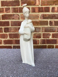 Lladro Style (not a Lladro) Figurine Girl and Baby - Picture 1 of 6