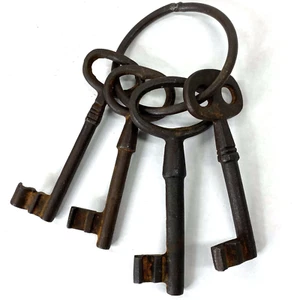 Antike Skelett Schlüssel am Ring 2,9 Pfund Rustikales Gefängnishaus Kerker Mann Höhle Dekor - Bild 1 von 11