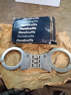 Esposas con bisagras Smith & Wesson modelo 300 con caja sin llave Foto 1 de 4