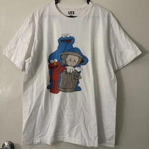 Kaws x Uniqlo Sesame Street Trash Can Short Sleeve Tshirt Men’s XL - Picture 1 of 4