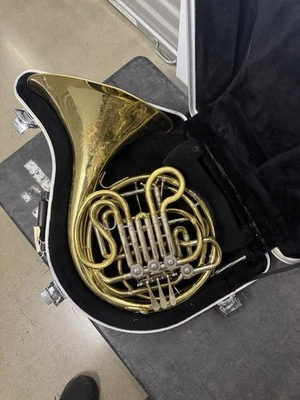 Cuerno francés doble Holton H378 con estuche Foto 1 de 4