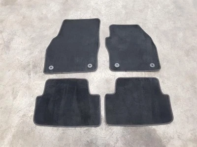 Juego de alfombrillas de coche Volkswagen Polo MK6 2017 Foto 1 de 4