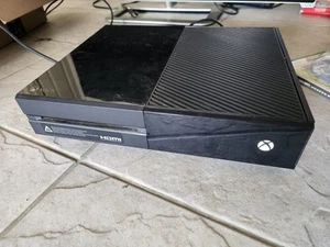 Microsoft Xbox One 1540 Black System Console Only For Parts Or Repairs No Video - Picture 1 of 8