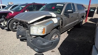 Used Front Exterior Door Handle fits: 2005 Dodge Dakota front door R. w/lock cyl - Image 1 of 4