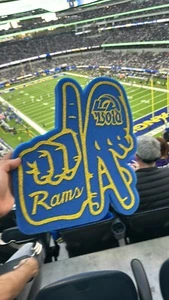 LA Rams NFL Espuma Dedo 2024 Audaz Fútbol Sofi Estadio Souvenir Juego Fan Regalo - Imagen 1 de 3