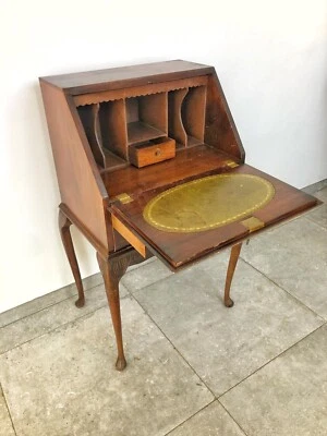 Early 18th century Queen Anne Walnut Secretaire (England) - Image 1 of 4