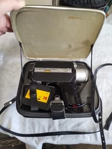 VINTAGE CANON ZOOM 250 SUPER 8 CAMERA WITH CASE + 2 Film PARTS ONLY NOT WORKING - Picture 1 of 14