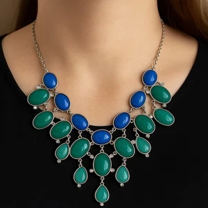 Neu ohne Etikett White House Schwarzmarkt blau grün Cabochon Statement-Halskette - Bild 1 von 4
