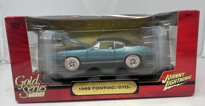Johnny Lightning Gold Series MuscleCars 1968 Pontiac GTO White Lightning CHASE - Image 1 of 4