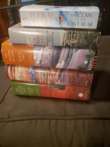 Jean M. Auel Lot of 5  Books (4 Hardcover with Dust Jackets and 1 Paperback) - Picture 1 of 4