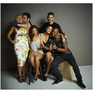 The Originals Joseph Morgan Cast Smiling Elijah Kissing 8 x 10 inch photo - Picture 1 of 1
