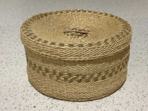vintage sea grass basket with lid Cover