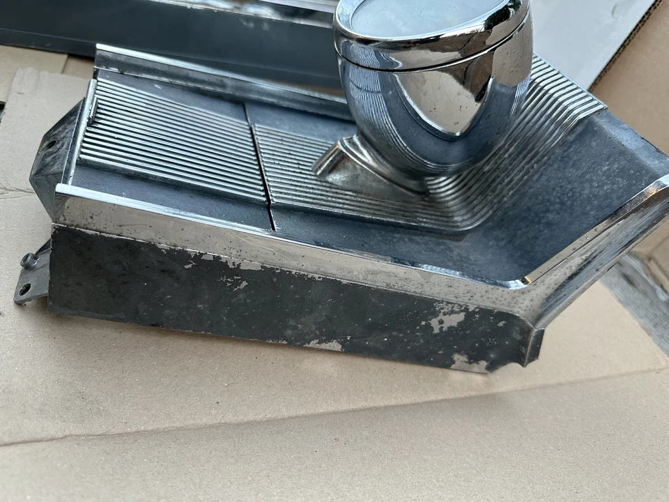 Pontiac Grand Prix 1963-1964 consola central con calibre bonito  Foto 1 de 4