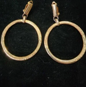 Pendientes de aro Givenchy vintage con clip en tono dorado con logotipo - Imagen 1 de 4