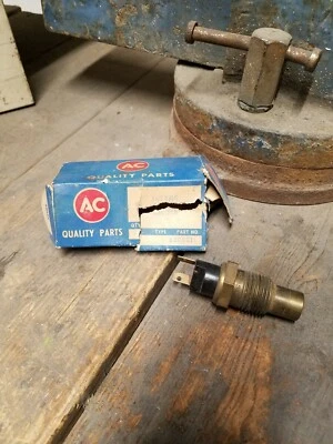 Nuevo de Lote Original 1962 1963 Chevy Pickup Truck (1er Diseño) Interruptor de Temperatura del Agua GM 6400211 Foto 1 de 4