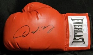 Oscar de la Hoya Boxer Signed Red Everlast Boxing Glove JSA Authenticated - Picture 1 of 2