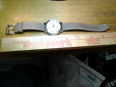 Reloj para mujer Marc Jacobs MJ1468 Riley esfera plateada correa de cuero marrón Foto 1 de 3