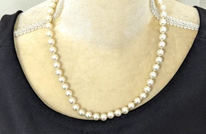 Classic white faux pearl necklace 16" knotted fish hook silver tone clasp - Imagen 1 de 3