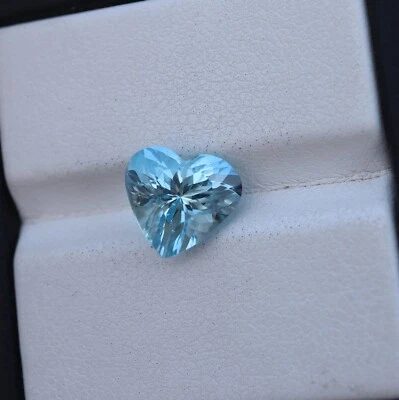 9 毫米 2.4 克拉天然中蓝色海蓝宝石刻面心形宝石 — 第 1/4 张图片