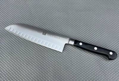 Zwilling J.A. Cuchillo de Chef Henckels Profesional "S" Santoku 7" (31120-180) Foto 1 de 4