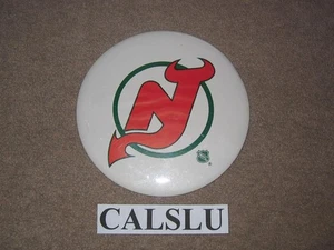 VINTAGE 1982/83 - 1985/86 NEW JERSEY DEVILS ☆RARE☆ 6" NHL HOCKEY PIN BACK BUTTON - Bild 1 von 1