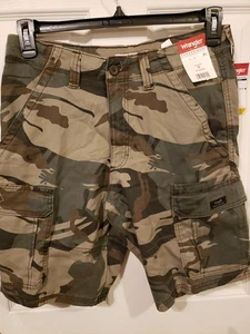 Men's Wrangler Relaxed Fit Camouflage Cargo Shorts Pockets Size: 30 NWT - Picture 1 of 5