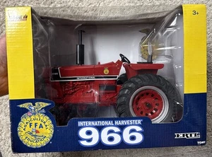 Tractor de juguete International 966 FFA 1/16 - nuevo en la caja - Imagen 1 de 8