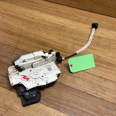 Actuador de bloqueo de pestillo de puerta delantera izquierda OEM 4N1837015C para Audi A8 S8 2018-2023 Foto 1 de 4