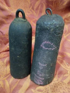 Old pair of weights for comtoise PLE7 weights 4.6 and 5.1kg - Foto 1 di 2