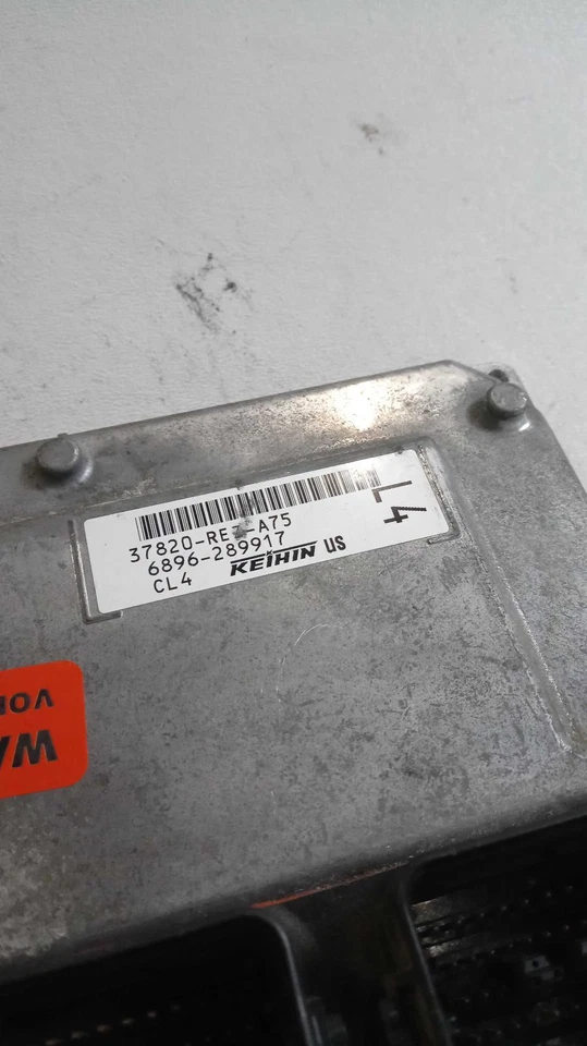 2011 Honda CR-V Engine Control Module ECM 37820REZA73 Used 139K Miles Foto 1 de 4