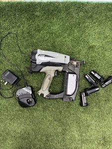 HITACHI Koki NT 65GS 65mm Gas Finish Nailer 16GA - Picture 1 of 6