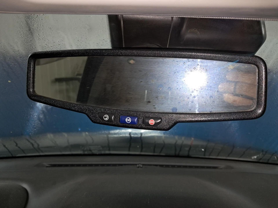 Espejo retrovisor interior delantero central usado se adapta a: Chevrolet Silverado 1500 2018 Foto 1 de 4