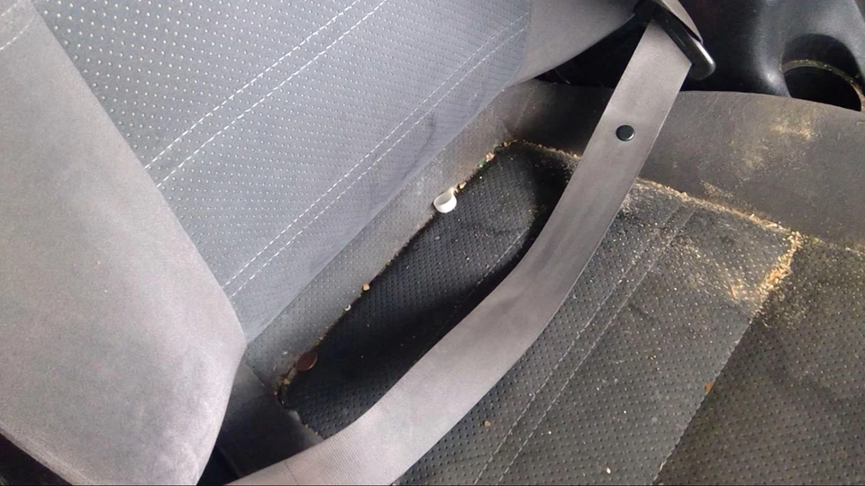 Used Front Right Seat Belt Front fits: 2000 Nissan Pathfinder bucket passenger r - Imagem 1 de 4