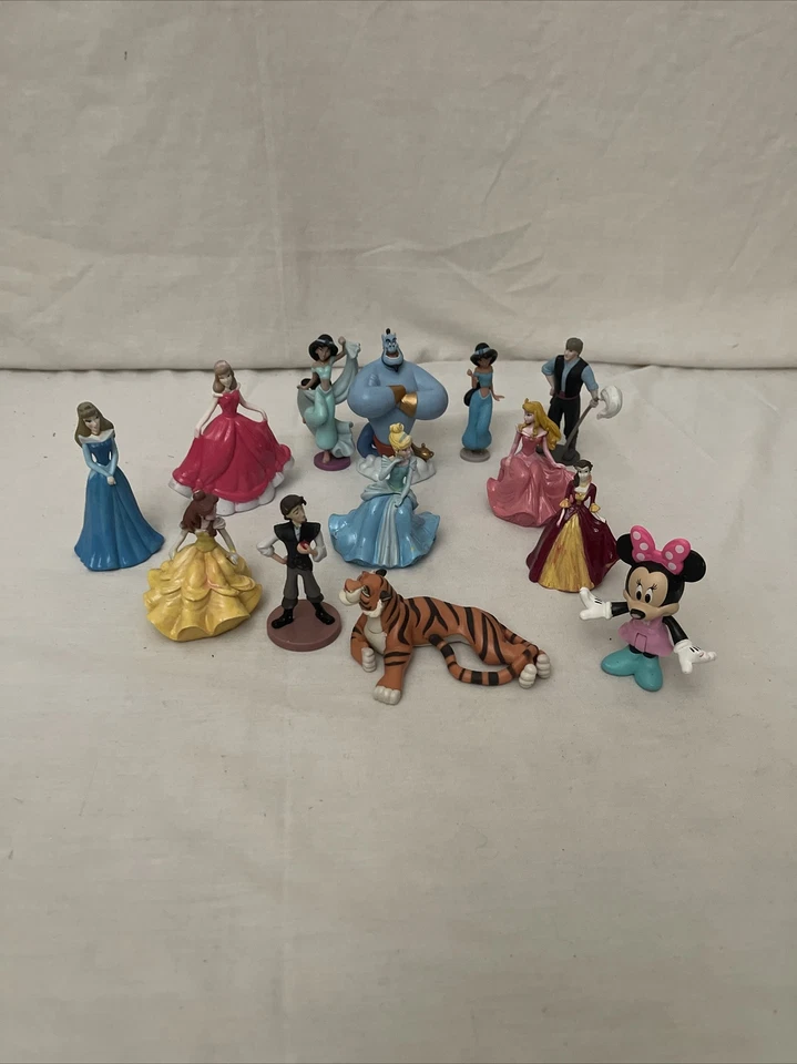 Lote de 13 mini figuras de princesas Disney y más adornos para pasteles juguetes Foto 1 de 4