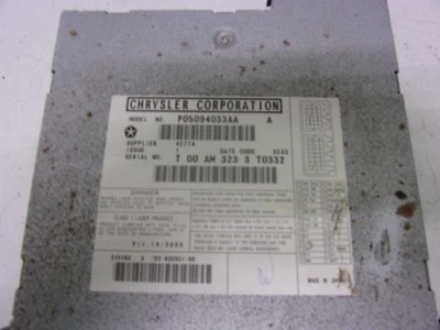 Tela de infotainment usada serve para: 2005 Chrysler Town & Country Player Entertainmenmen - Imagem 1 de 4