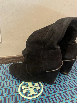 Tory Burch Hendin Black Suede Wedge Heel Boots  Women Size 8 Foto 1 de 4
