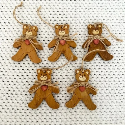 Conjunto vintage meio-oeste do Japão 5 enfeites fofos de urso corte coração corda corte madeira - Imagem 1 de 4