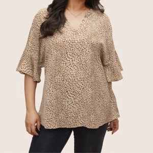 BloomChic Leopard Print V Neck Ruffle Sleeve Blouse Light Brown Size 22/24 NWT - Picture 1 of 12