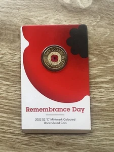 2022 $2 "C" RED POPPY REMEMBRANCE COLOURED UNC COIN ON CARD FREE EXPRESS POST - Bild 1 von 2