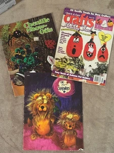 Vintage Kitsch Chenille Show offs, Fantasy Fur Charmers Easy Crafts Magazine Lot - Imagen 1 de 4
