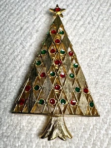 Vintage Gold Tone Christmas Tree Pin Brooch Red Green Rhinestones Star - Picture 1 of 16